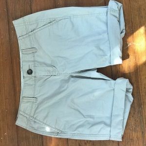 🦋OLD NAVY NWOT Bermuda Khaki shorts 🦋